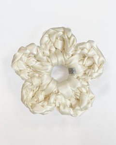 Scrunchie - Antique White Flower